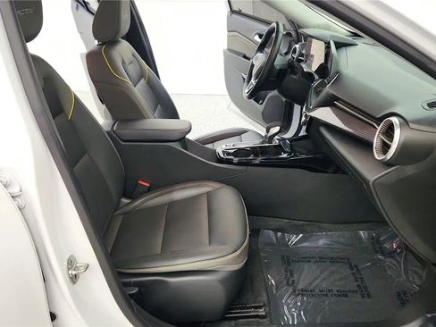 Used 2025 Chevrolet Trax ACTIV w/ Sunroof Package image 37