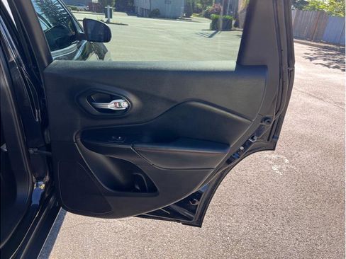 Used 2020 Jeep Cherokee Trailhawk w/ Cold Weather Group image 23