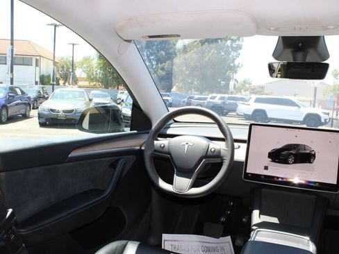 Used 2024 Tesla Model Y Long Range AWD/4WD image 21