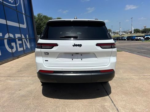 Used 2022 Jeep Grand Cherokee L Laredo RWD image 7