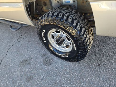 Used 2005 GMC Sierra 2500 SLE w/ Heavy-Duty Power Package image 6