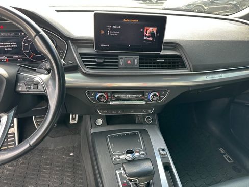Used 2020 Audi Q5 2.0T Titanium Premium Plus w/ Premium Plus Package image 18