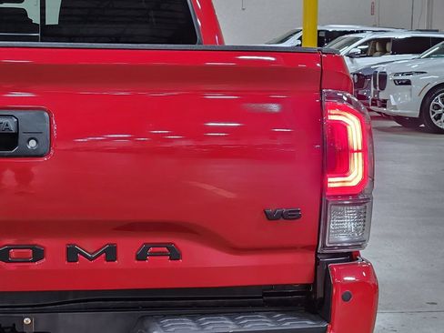 Used 2022 Toyota Tacoma TRD Sport w/ Technology Package RWD image 22