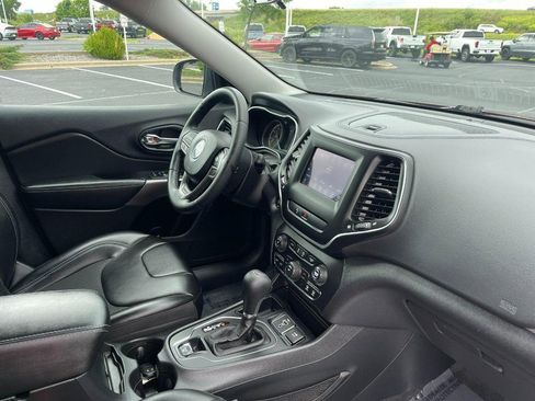 Used 2019 Jeep Cherokee Latitude Plus w/ Safety Group image 14