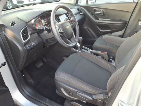 Certified 2022 Chevrolet Trax LS w/ Tint and Cruise Package image 19