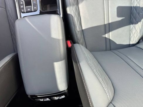 Certified 2025 Kia Sorento SX Prestige AWD/4WD image 9