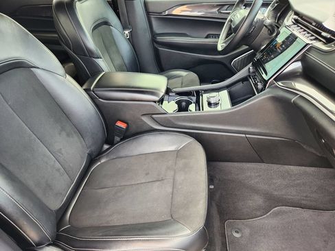 Used 2021 Jeep Grand Cherokee L Laredo RWD image 14