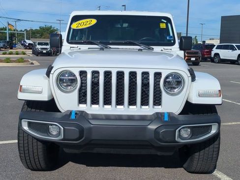 Used 2022 Jeep Wrangler Unlimited Sahara w/ Cold Weather Group AWD/4WD image 9