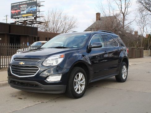 Used 2017 Chevrolet Equinox LT w/ Convenience Package image 2
