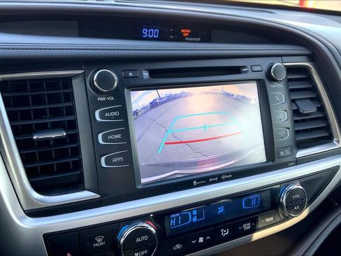 Used 2019 Toyota Highlander XLE image 27