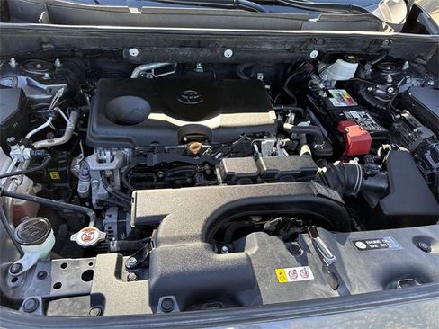 Used 2021 Toyota RAV4 XLE Premium image 22
