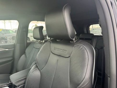 New 2024 Jeep Grand Cherokee Overland w/ Advanced Protech Group III AWD/4WD image 13