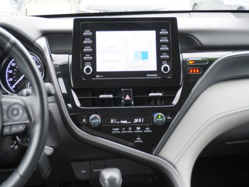 Used 2023 Toyota Camry SE image 14