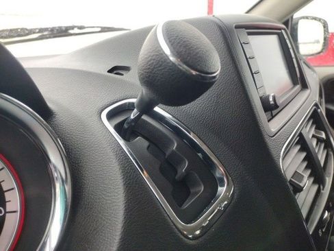 Used 2019 Dodge Grand Caravan SE w/ UConnect Hands-Free Group image 25