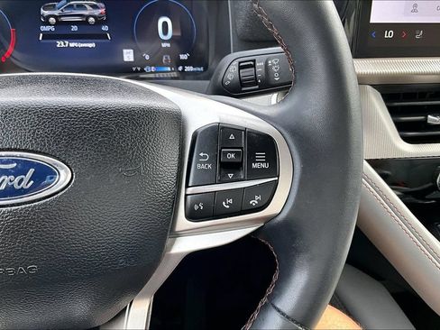 Used 2025 Ford Explorer Active w/ Active Comfort Package RWD image 18
