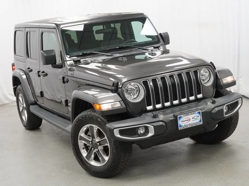 Used 2020 Jeep Wrangler Unlimited Sahara w/ Cold Weather Group AWD/4WD image 37