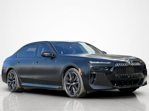 Used 2023 BMW i7 xDrive60 w/ Executive Package 2 AWD/4WD image 7