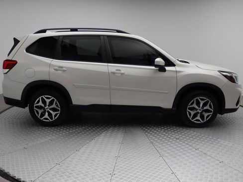 Used 2019 Subaru Forester Premium image 7