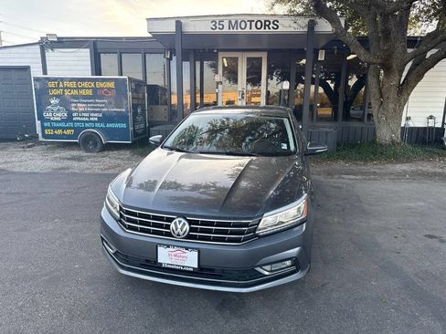 Used 2017 Volkswagen Passat 1.8T SE FWD image 2