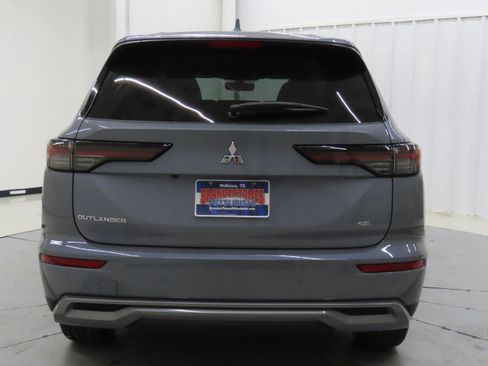 New 2025 Mitsubishi Outlander SE image 4