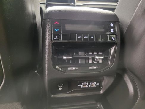 Used 2022 Jeep Grand Cherokee L Limited w/ Luxury Tech Group II AWD/4WD image 23