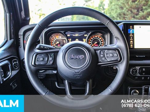 Used 2025 Jeep Wrangler Unlimited Rubicon AWD/4WD image 24