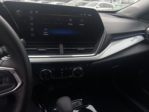 Used 2025 Chevrolet Trax LT w/ LT Convenience Package image 20