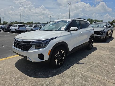 Certified 2025 Kia Seltos EX w/ EX Sunroof Package FWD image 5
