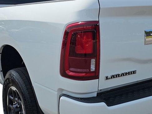 Used 2025 RAM 2500 Laramie AWD/4WD image 31