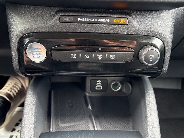 Used 2025 Ford Escape Platinum AWD/4WD image 16