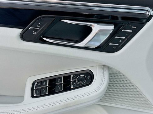 New 2026 Porsche Macan image 11