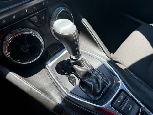 Used 2018 Chevrolet Camaro LT RWD image 27