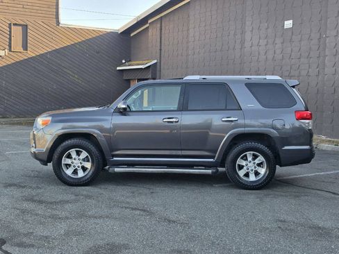 Used 2010 Toyota 4Runner SR5 w/ Convenience Pkg AWD/4WD image 4
