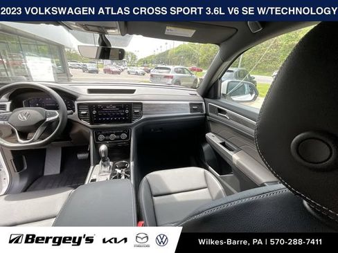 Used 2023 Volkswagen Atlas Cross Sport SE w/ Black Wheel Package AWD/4WD image 16