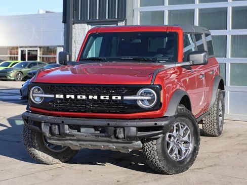 Used 2024 Ford Bronco Badlands image 3