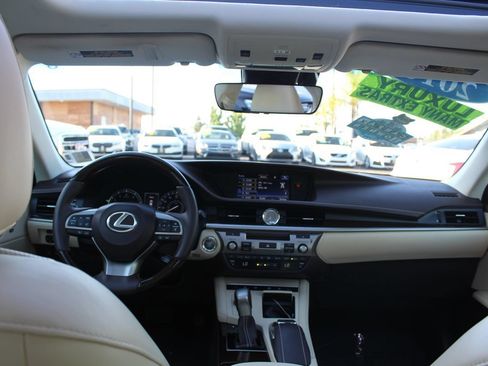 Used 2016 Lexus ES 350 w/ Luxury Package w/Wood Trim FWD image 25