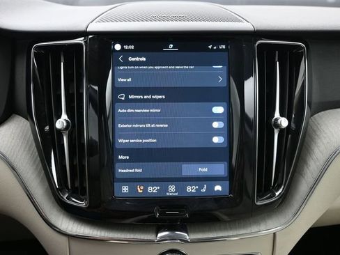 Used 2024 Volvo XC60 B5 Plus w/ Protection Package Premier image 18