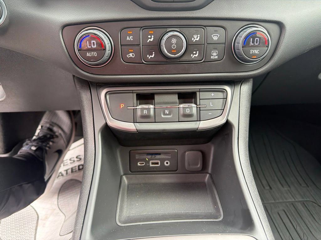 Used 2024 GMC Terrain AT4 AWD/4WD image 23