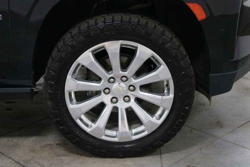 Used 2021 Chevrolet Tahoe Premier w/ Premium Package AWD/4WD image 12
