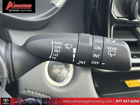 Used 2025 Toyota Highlander XLE image 27