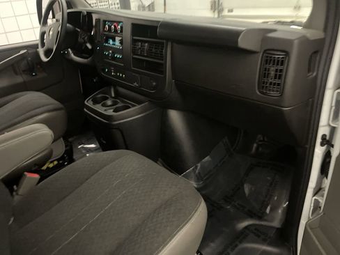 Used 2024 Chevrolet Express 2500 image 19