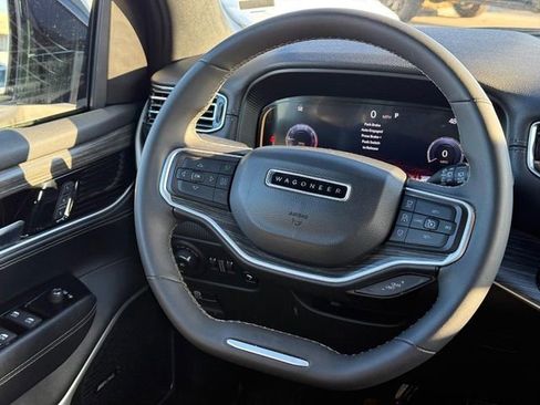 Used 2024 Jeep Wagoneer L Series II w/ Flexible Seating Group image 15