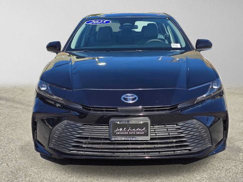 Used 2025 Toyota Camry LE AWD/4WD image 8