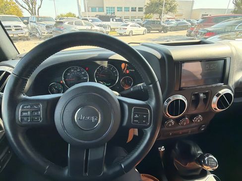 Used 2016 Jeep Wrangler Sahara w/ Connectivity Group AWD/4WD image 7