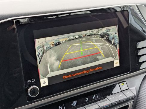 Used 2025 Toyota Camry SE image 24