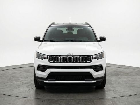 Used 2025 Jeep Compass Limited AWD/4WD image 2