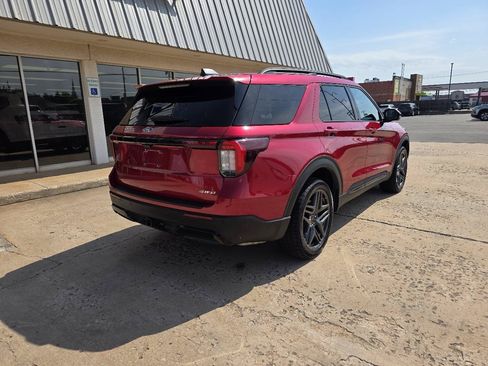 Used 2025 Ford Explorer ST-Line w/ ST-Line Street Pack AWD/4WD image 8