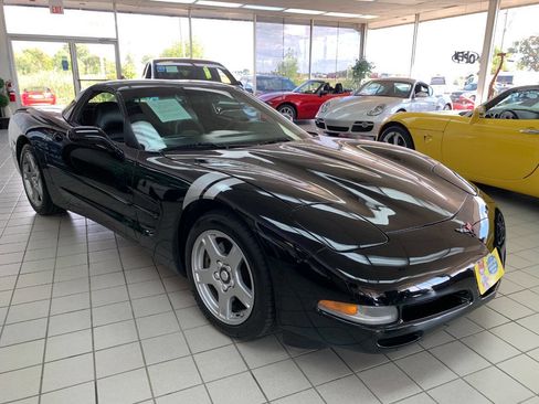 Used 1998 Chevrolet Corvette Coupe w/ Roof Pkg image 3
