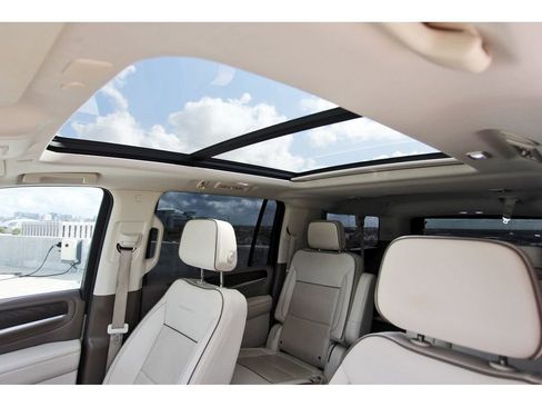 Used 2023 GMC Yukon XL Denali RWD image 28