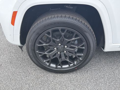 New 2026 Jeep Grand Cherokee L Summit AWD/4WD image 13
